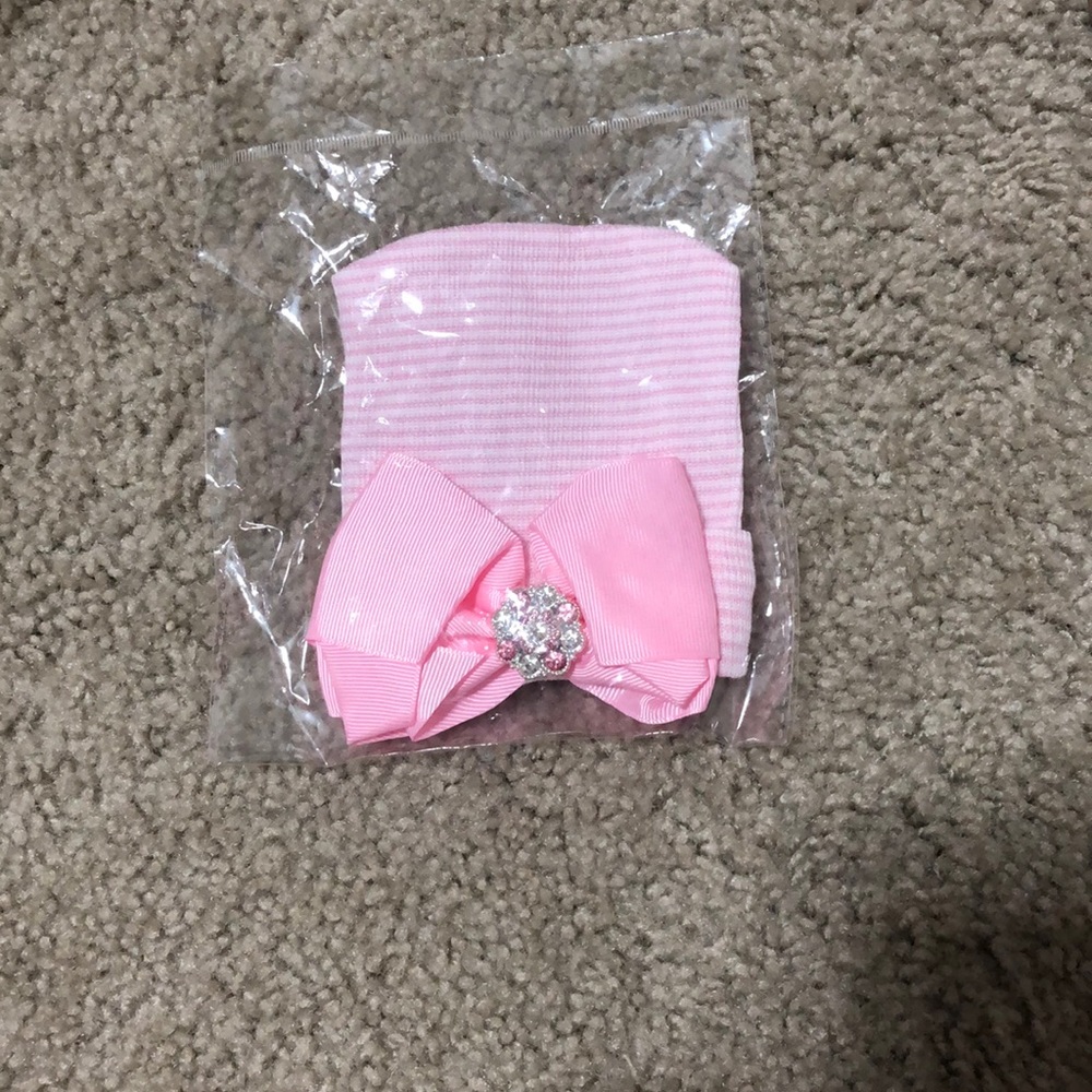 Newborn hat w/ bow